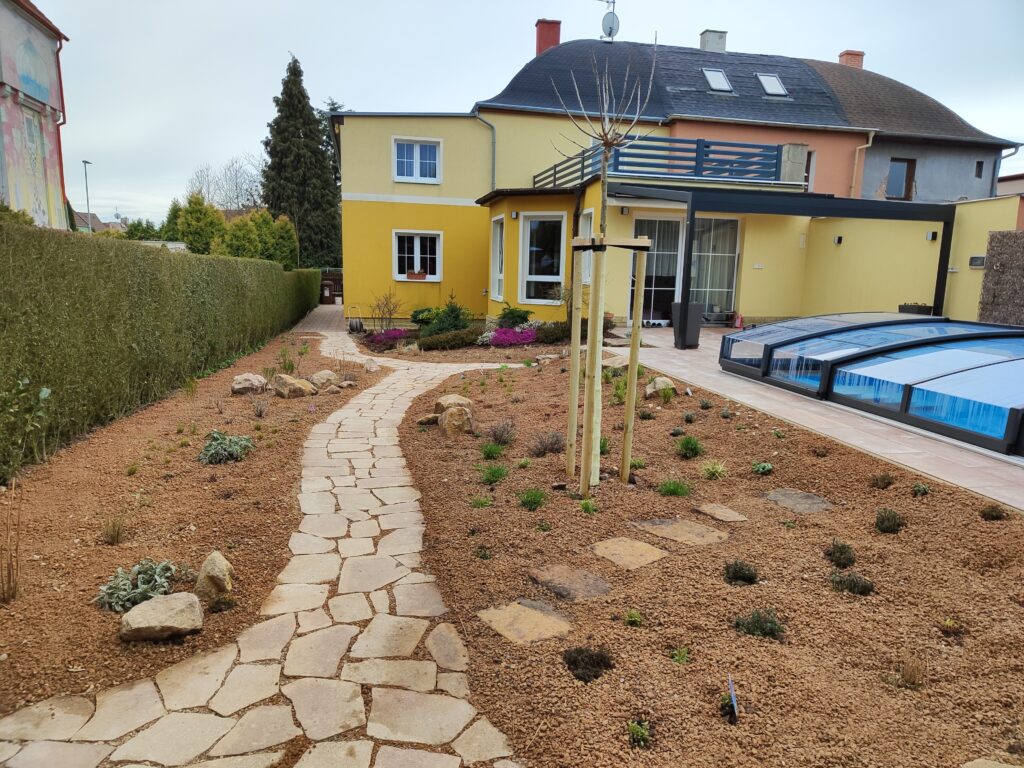 Realizace zahrady Probostov 12 po vysadbe