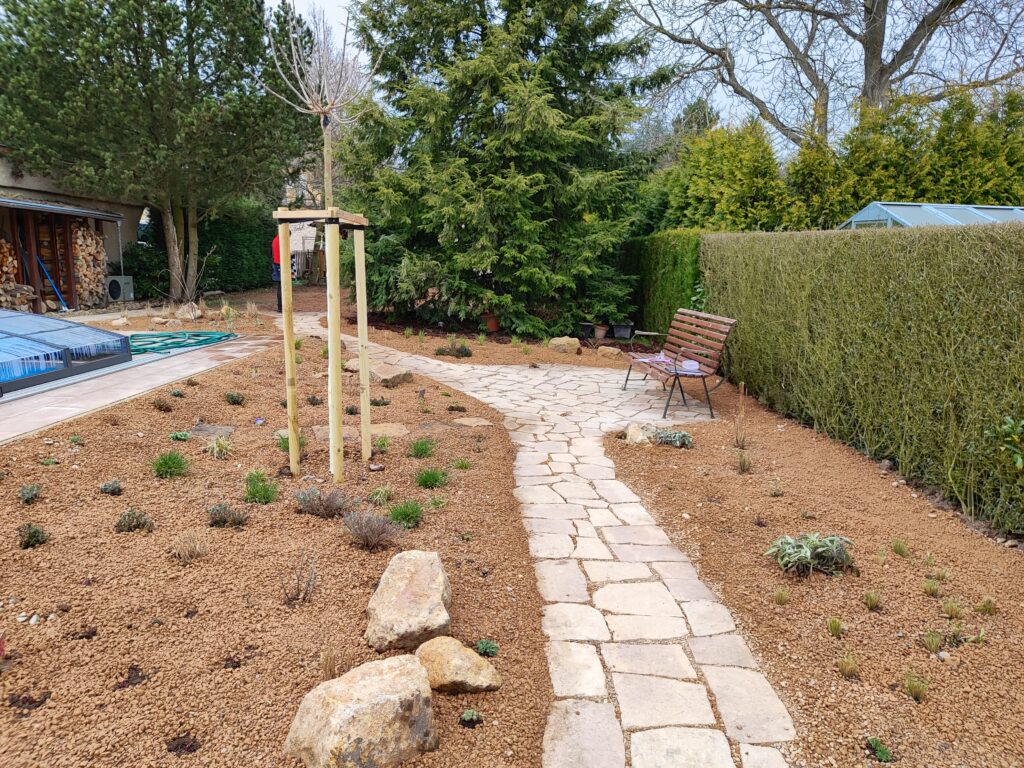 Realizace zahrady Probostov 15 po vysadbe