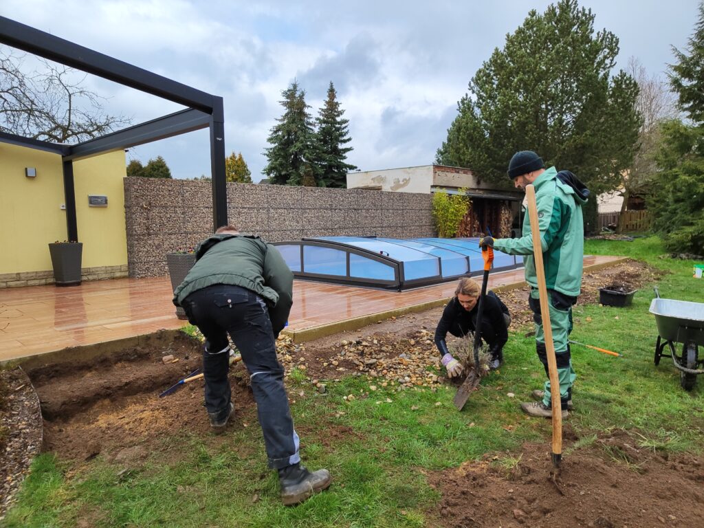 Realizace zahrady Probostov 3 priprava na usazeni schodnic