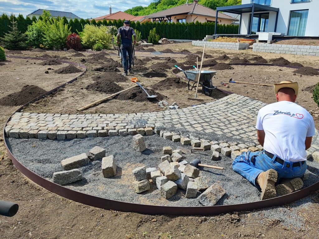 Realizace zahrady v Krupce 3 prace se zulou