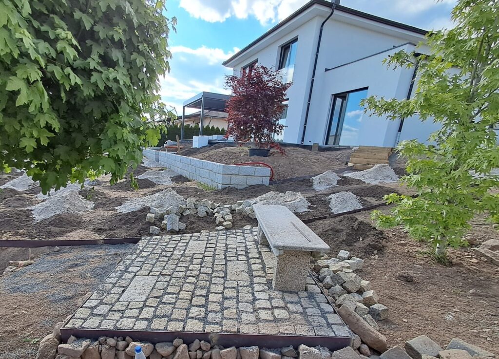 Realizace zahrady v Krupce 5 zulove kostky