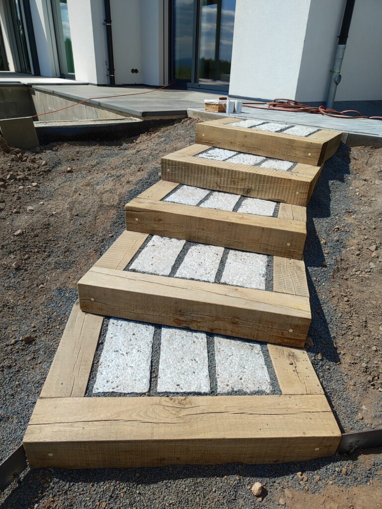 Realizace zahrady v Krupce 6 schody